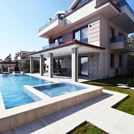 Desen2”oludenizde 4+1 Mustakil Havuzlu * Fethiye