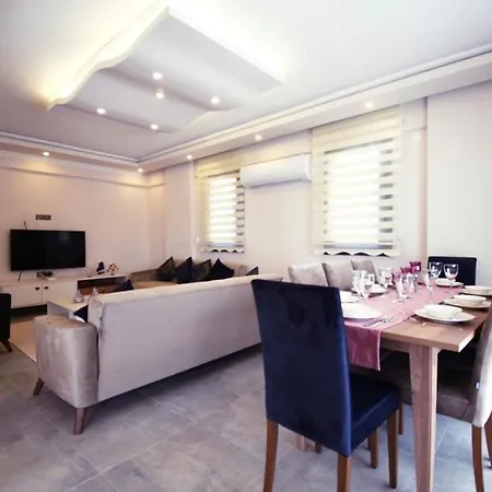 Desen2”oludenizde 4+1 Mustakil Havuzlu فيلة